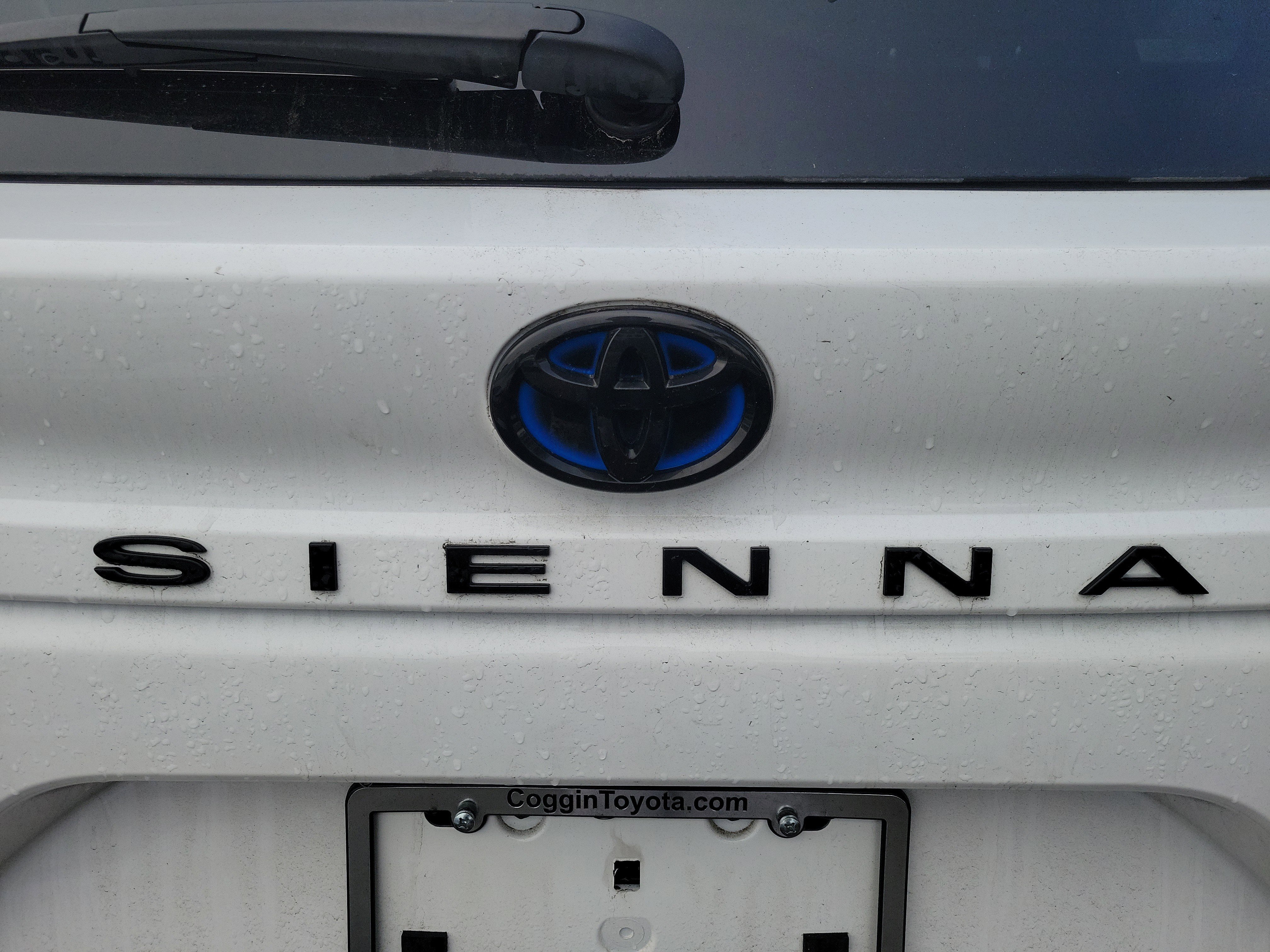 Used 2025 Toyota Sienna XSE w/ XSE Plus Package AWD/4WD image 29