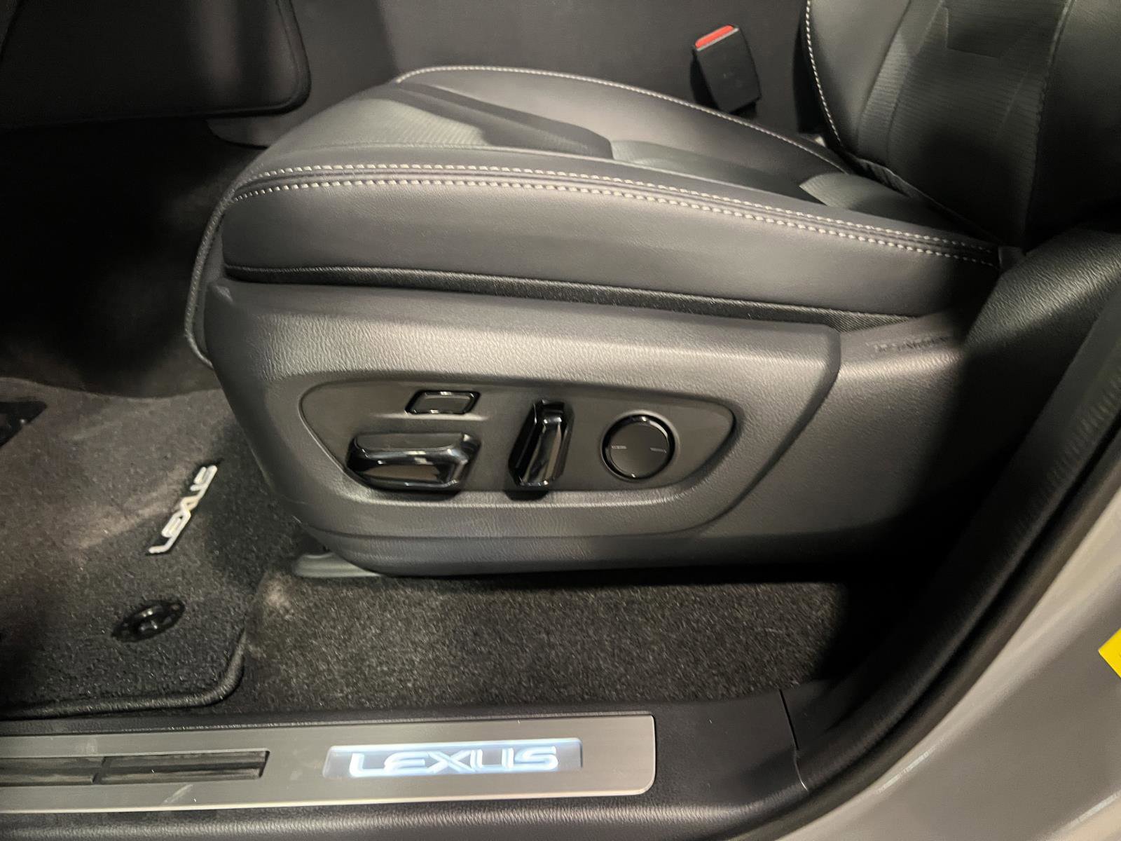 Used 2026 Lexus GX 550 w/ Cold Area Package AWD/4WD image 27