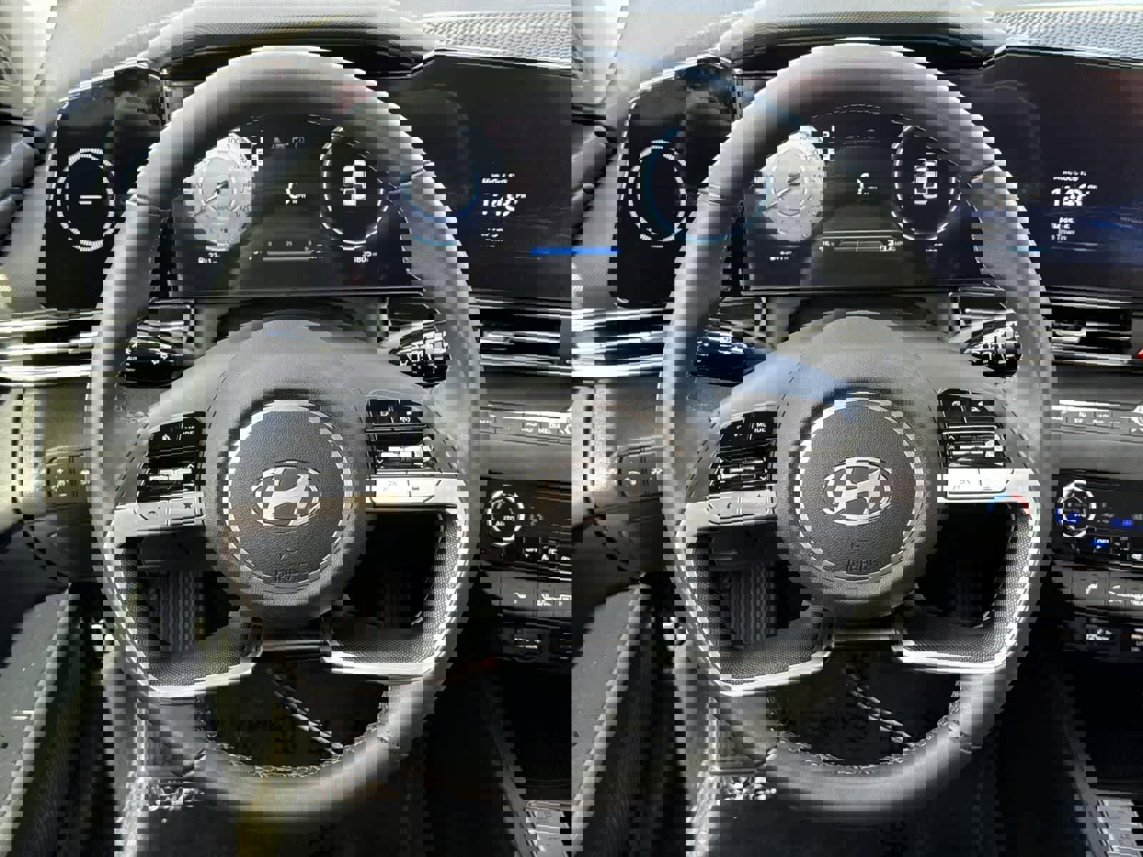 Certified 2025 Hyundai Elantra SEL image 10