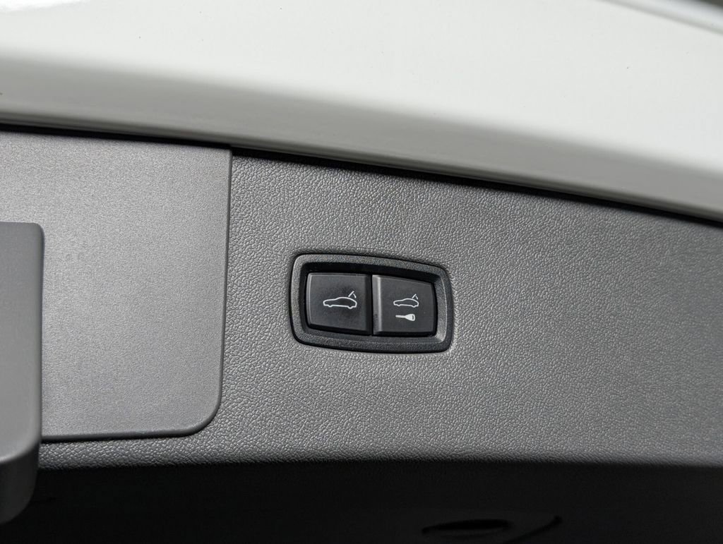 Used 2021 Porsche Cayenne S image 32