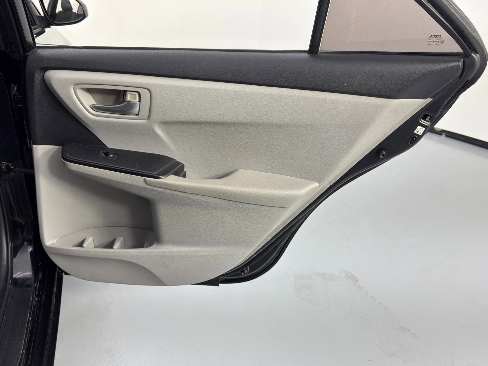 Used 2016 Toyota Camry SE image 35