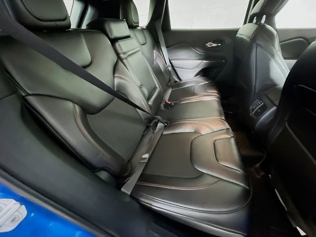 Used 2019 Jeep Cherokee Trailhawk image 23