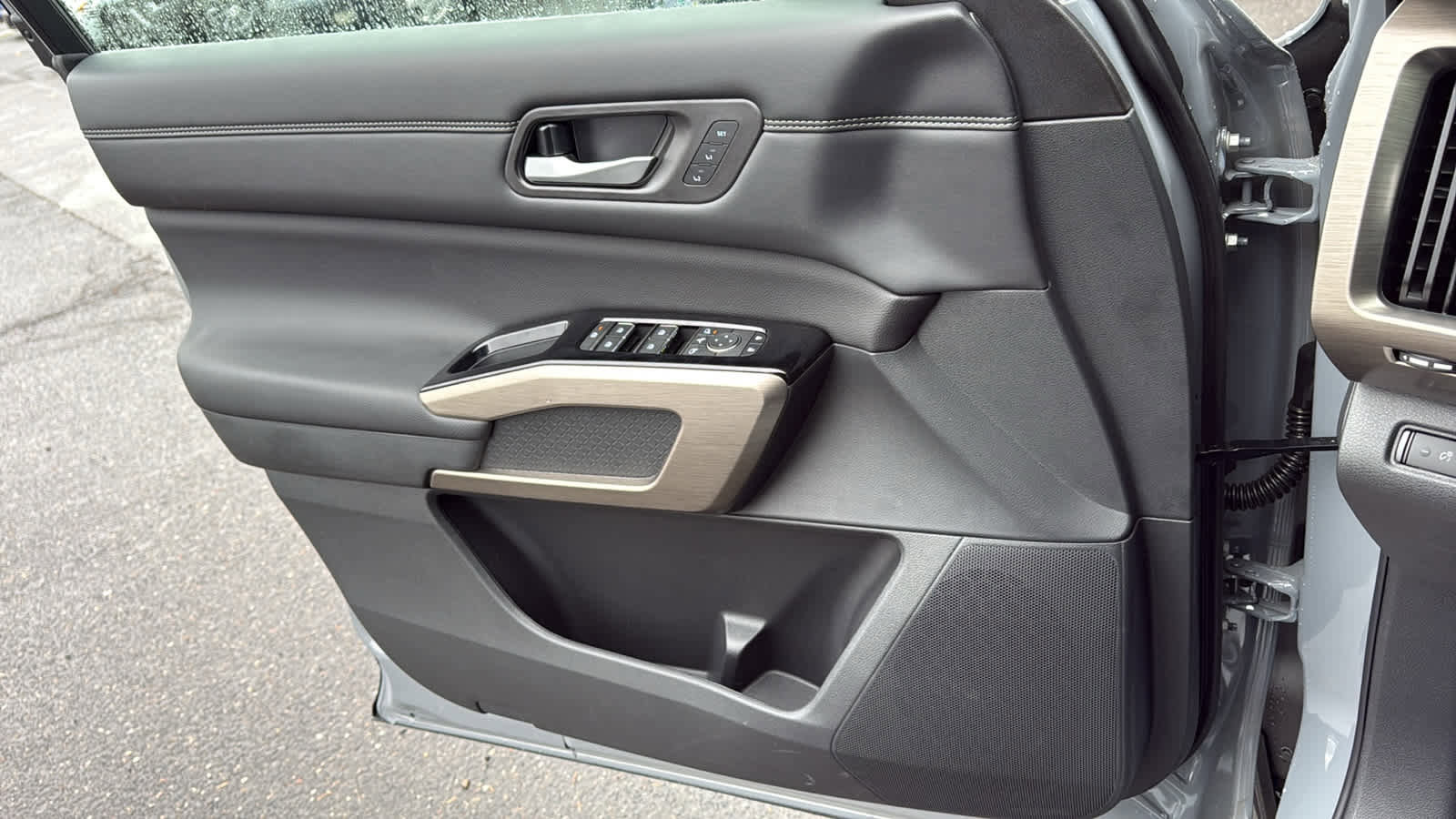 New 2025 Nissan Pathfinder Platinum w/ Cargo Package image 24