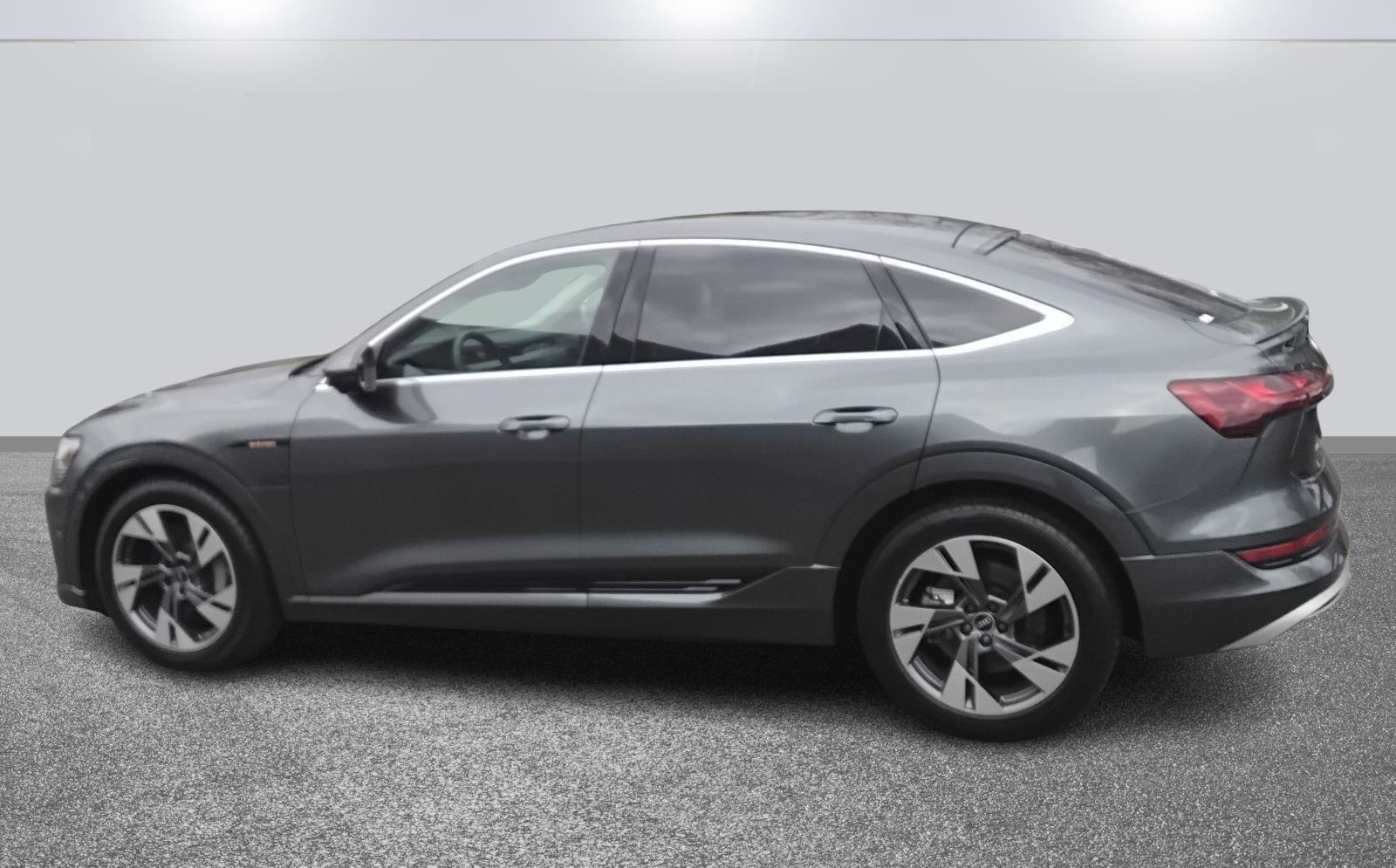 Used 2021 Audi e-tron Prestige w/ Prestige Package image 6