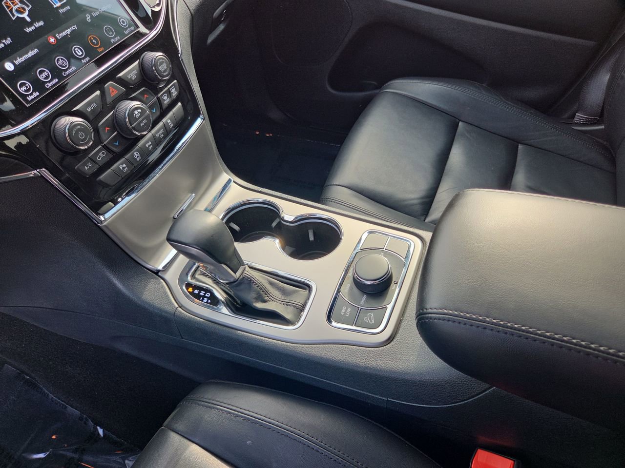 Used 2022 Jeep Grand Cherokee Limited image 33