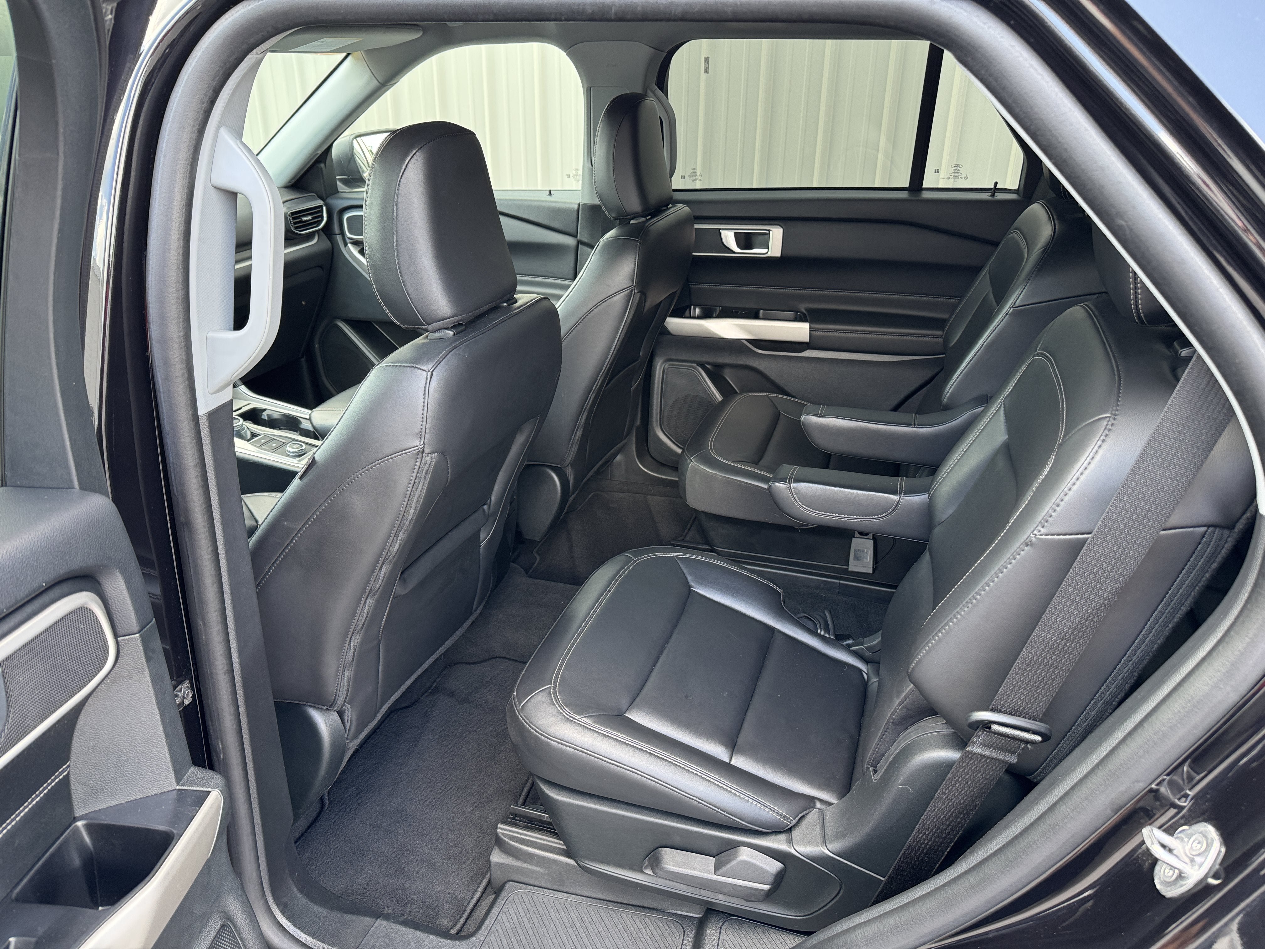 Used 2023 Ford Explorer XLT w/ Equipment Group 202A AWD/4WD image 27