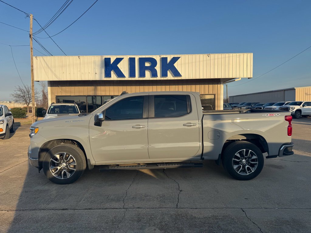 Used 2024 Chevrolet Silverado 1500 LT image 2
