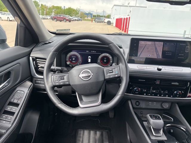 Used 2025 Nissan Rogue SL AWD/4WD image 12