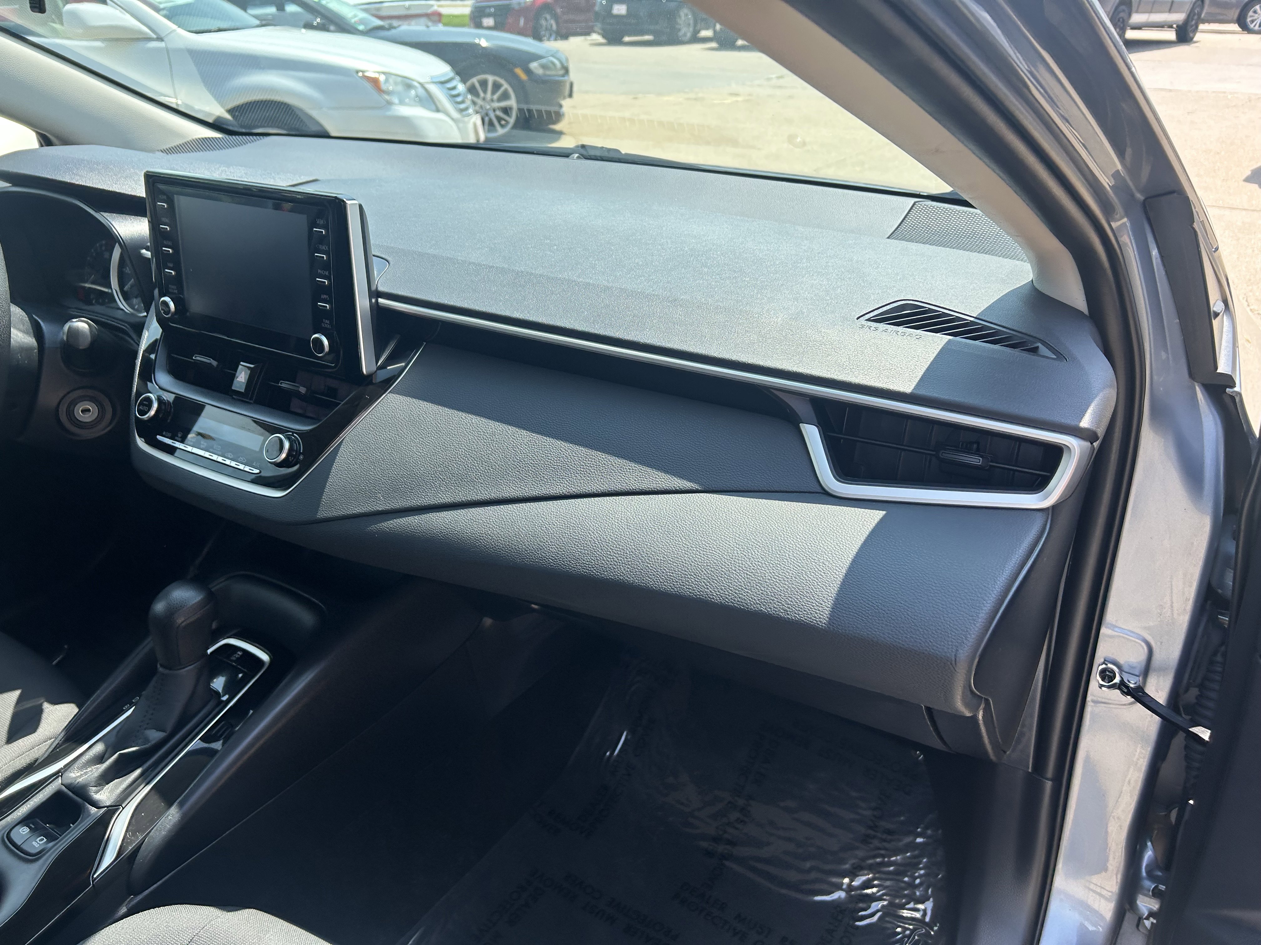 Used 2020 Toyota Corolla LE image 18