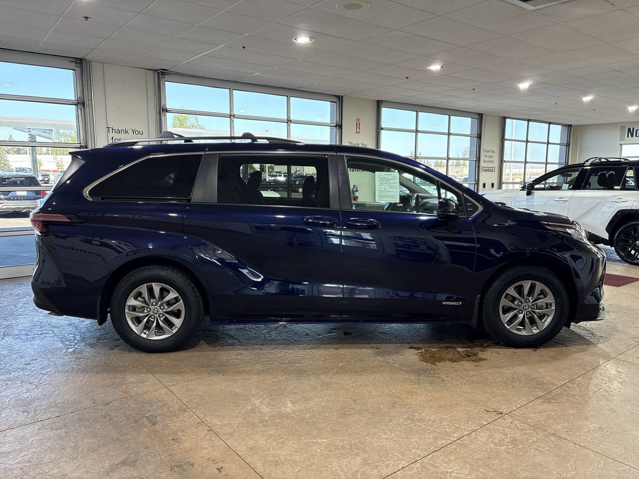 Certified 2021 Toyota Sienna LE FWD image 3