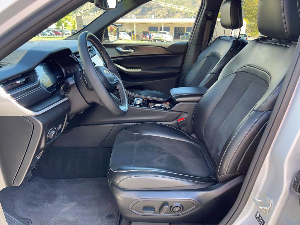 Used 2023 Jeep Grand Cherokee Altitude image 20