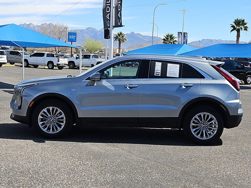 Used 2025 Cadillac XT4 Premium Luxury image 2