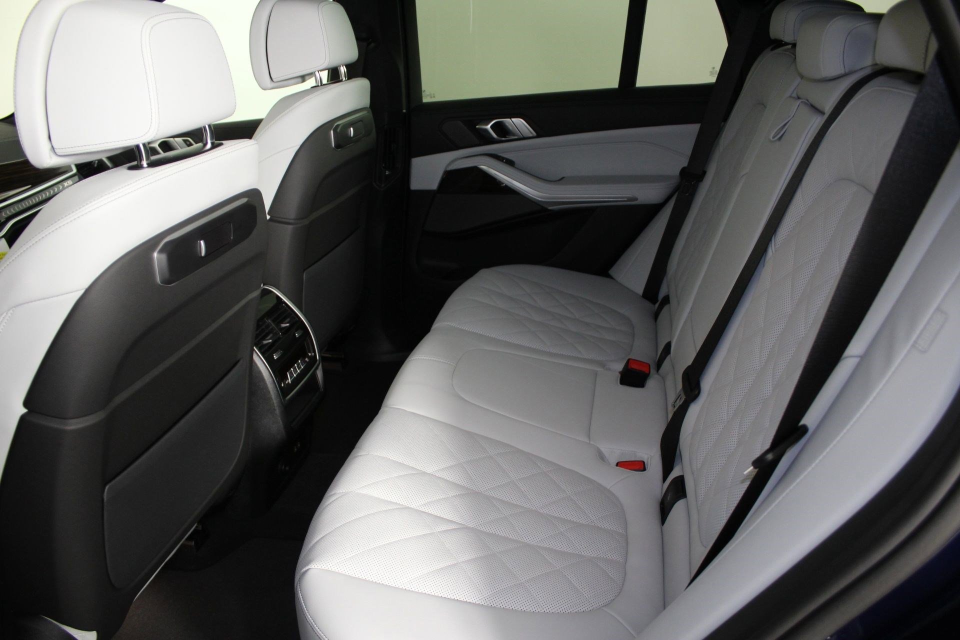 New 2026 BMW X5 sDrive40i w/ Climate Comfort Package RWD image 20