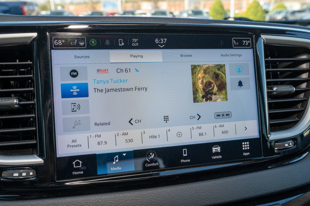 Used 2024 Chrysler Pacifica Touring-L image 13