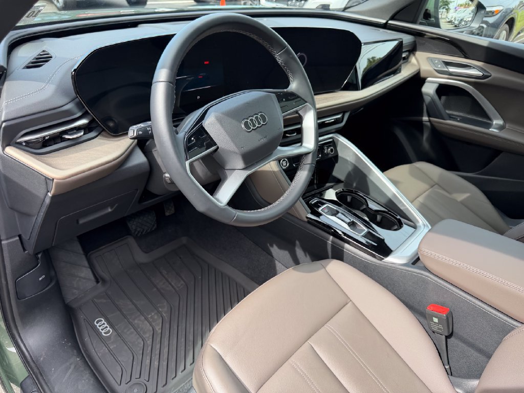 Used 2025 Audi Q5 Premium w/ Convenience Package AWD/4WD image 17