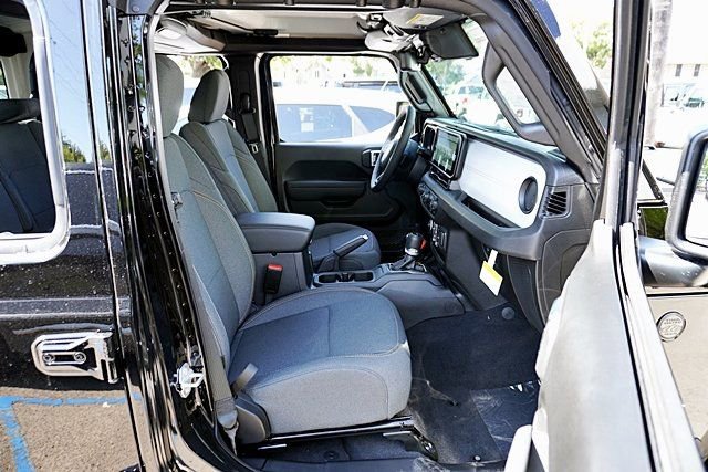 New 2025 Jeep Gladiator Sport S image 16