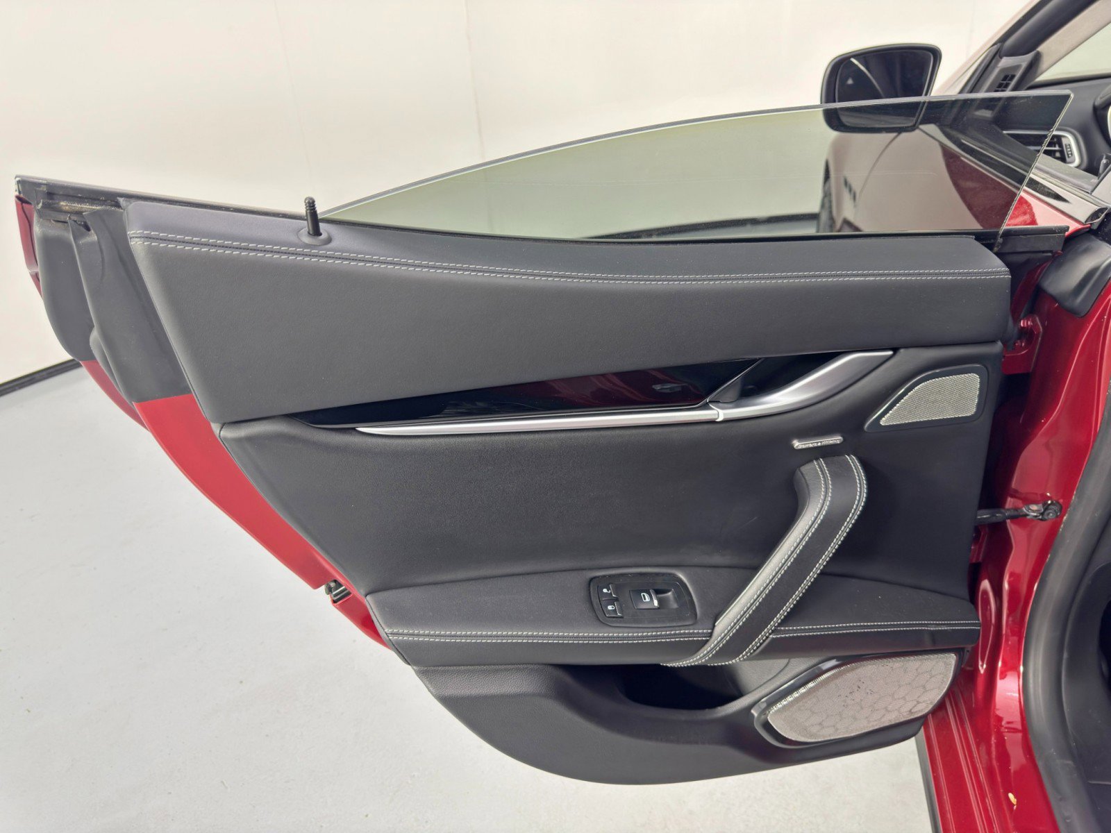 Used 2016 Maserati Ghibli S Q4 image 40