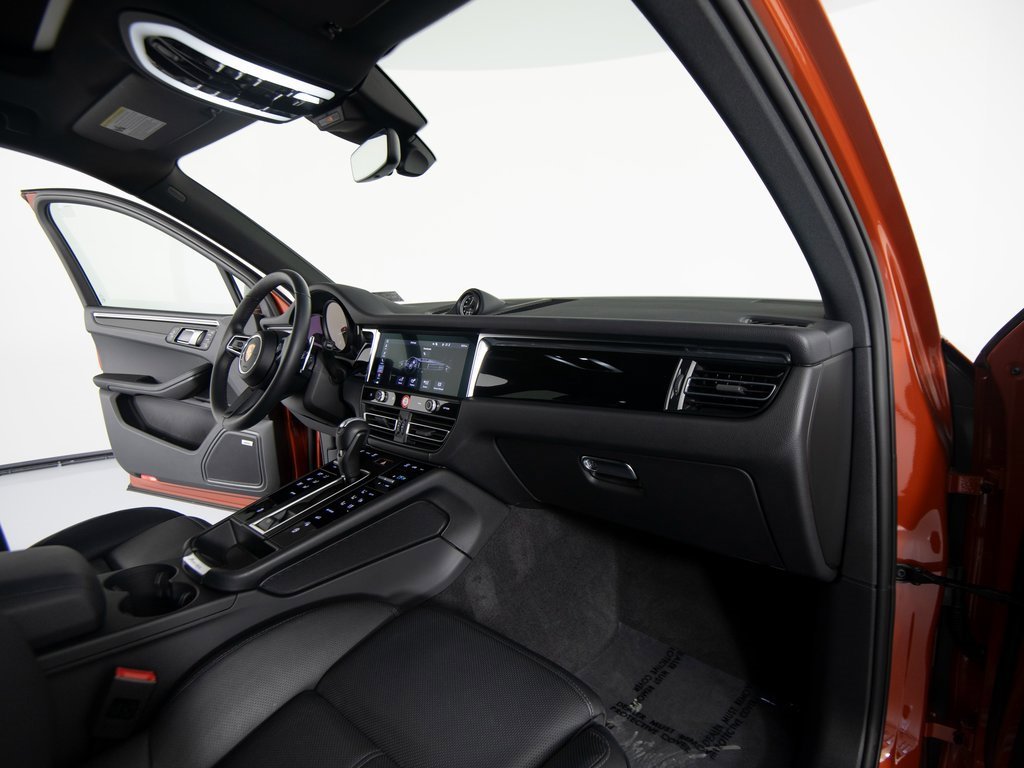 Certified 2025 Porsche Macan image 22