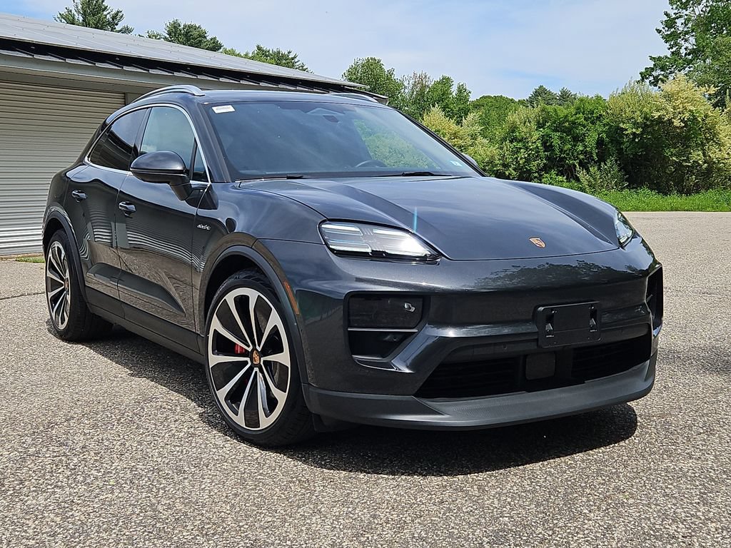 Certified 2025 Porsche Macan 4S Electric AWD/4WD image 9