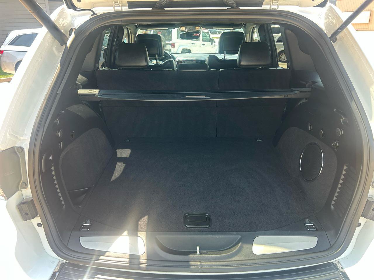Used 2019 Jeep Grand Cherokee Overland AWD/4WD image 13