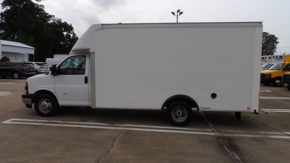 Used 2018 GMC Savana 3500 w/ Power Convenience Package RWD image 4