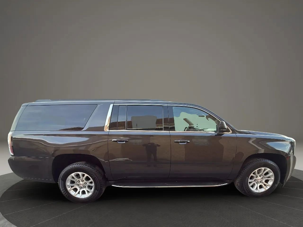 Used 2017 GMC Yukon XL SLT image 4