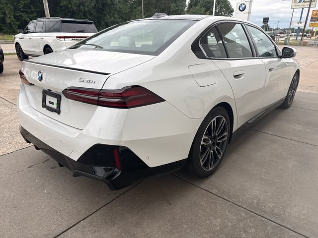 Used 2024 BMW 530i w/ Executive Package RWD image 5