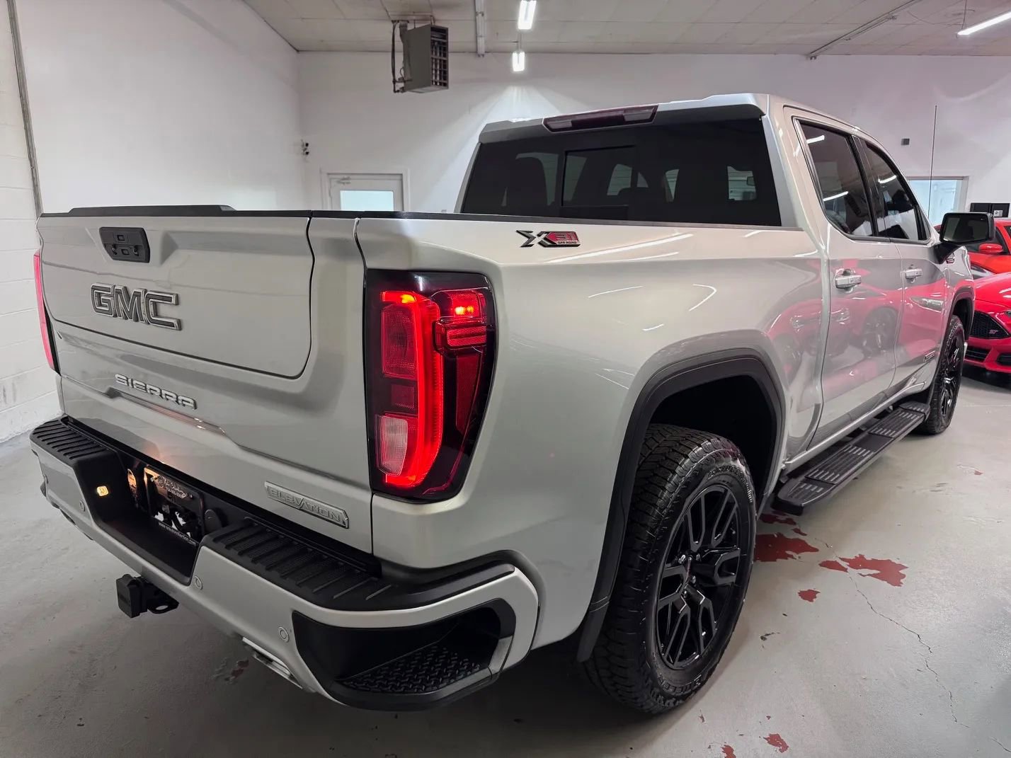 Used 2021 GMC Sierra 1500 Elevation w/ Preferred Package image 3