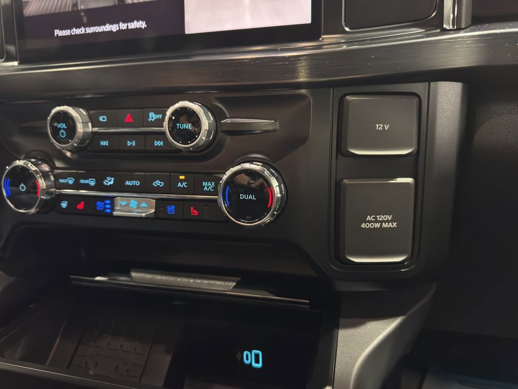 Used 2025 Ford F250 Lariat w/ Chrome Package image 30