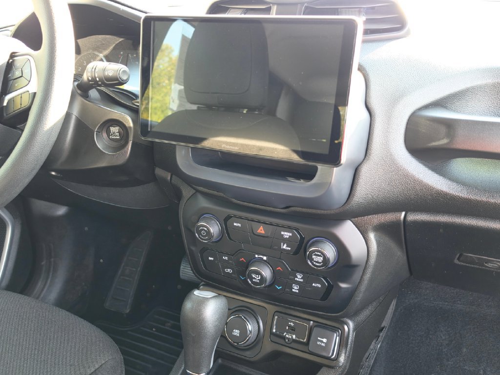 Used 2021 Jeep Renegade Sport w/ Sport Appearance Group AWD/4WD image 16