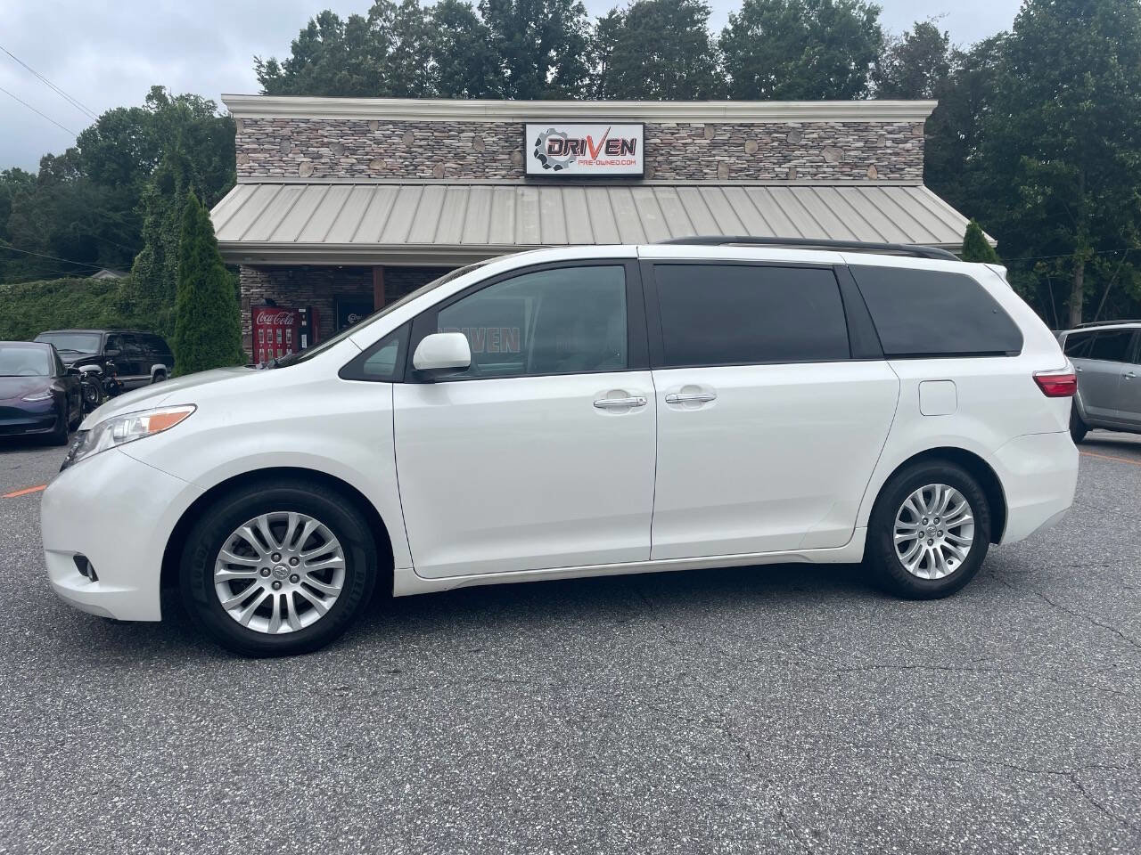 Used 2017 Toyota Sienna XLE