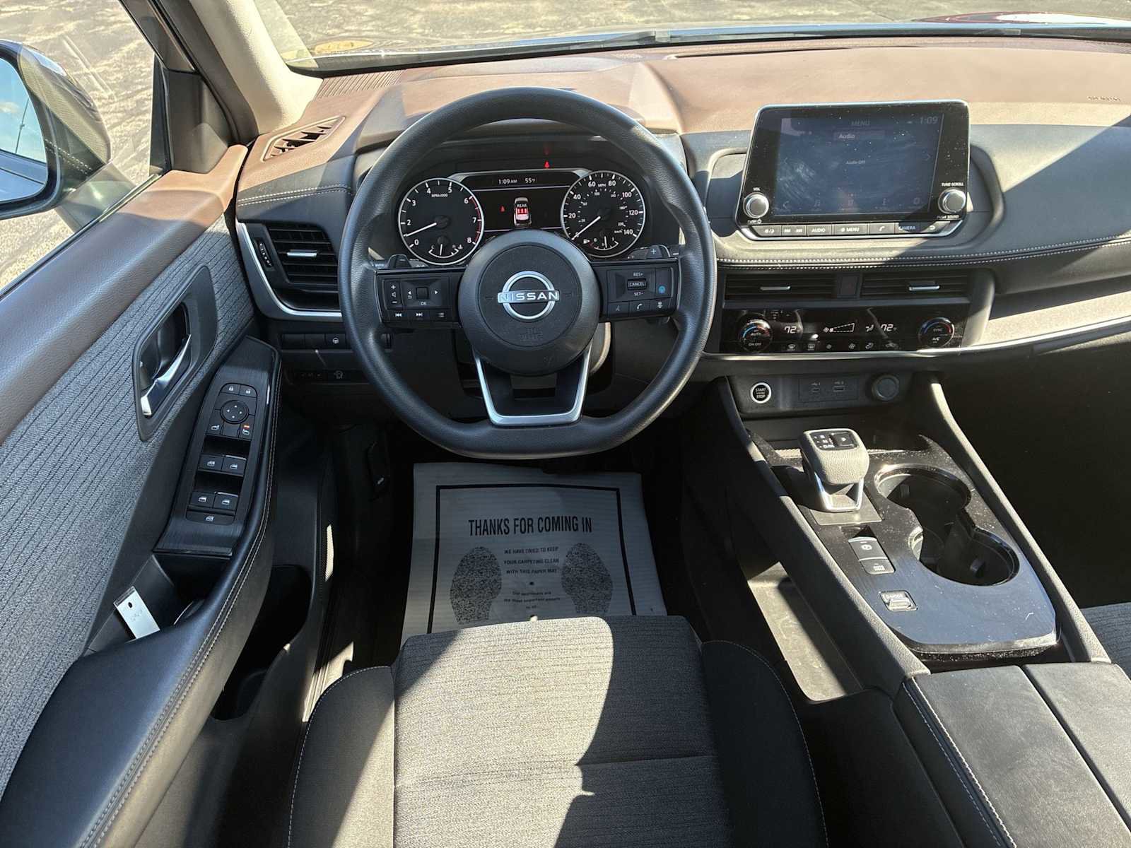 Used 2023 Nissan Rogue SV image 10