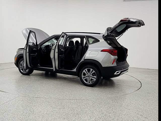 Used 2023 Kia Seltos S AWD/4WD image 12