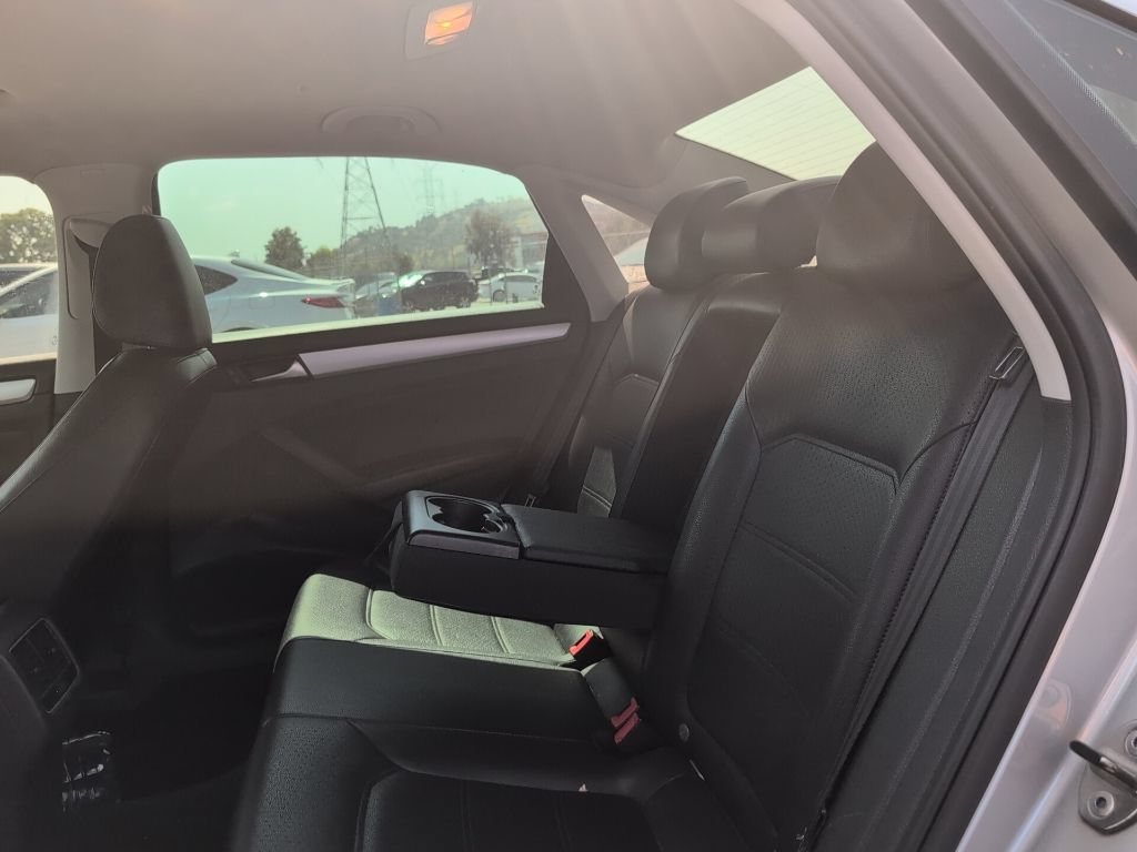 Used 2013 Volkswagen Passat TDI SE FWD image 9