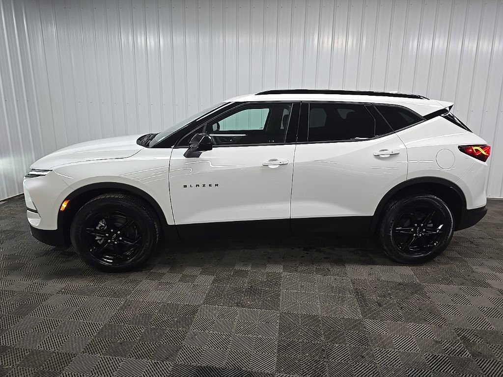 Used 2025 Chevrolet Blazer LT w/ Midnight/Sport Edition image 5
