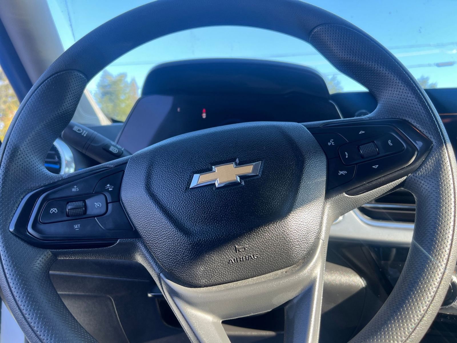 Used 2025 Chevrolet Trax LT image 28