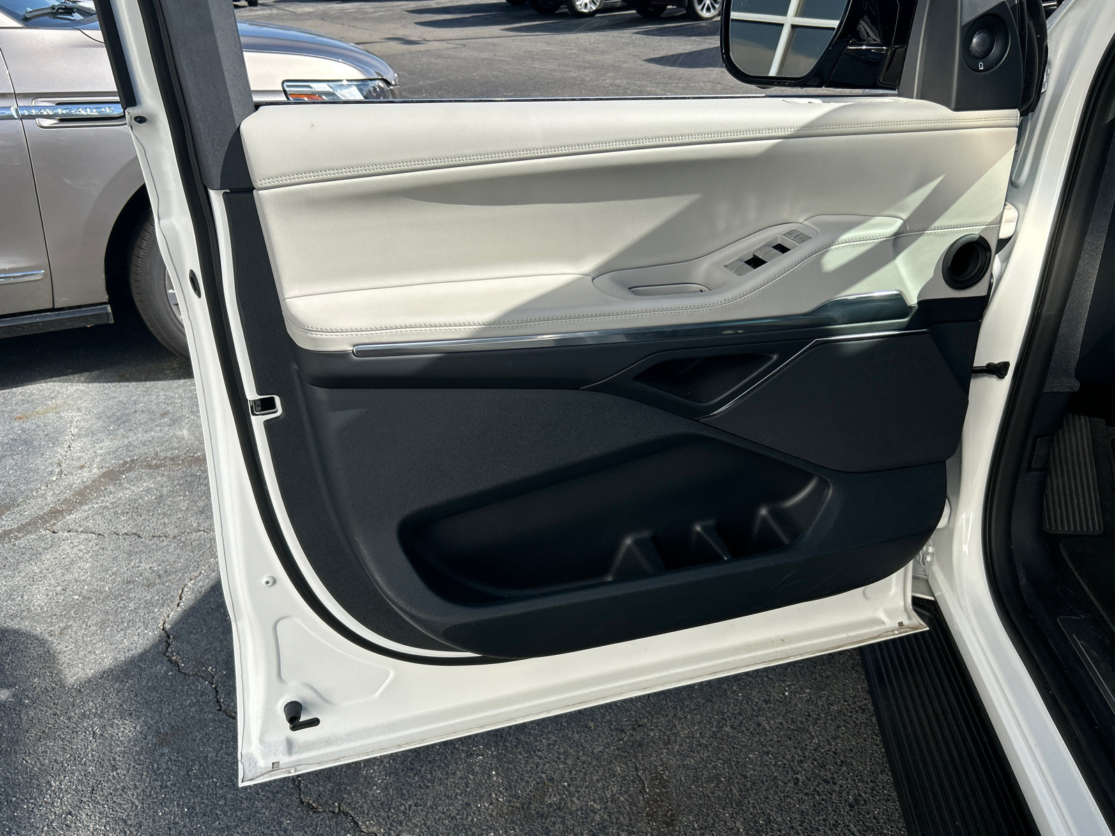New 2026 Lincoln Navigator L Premier AWD/4WD image 13
