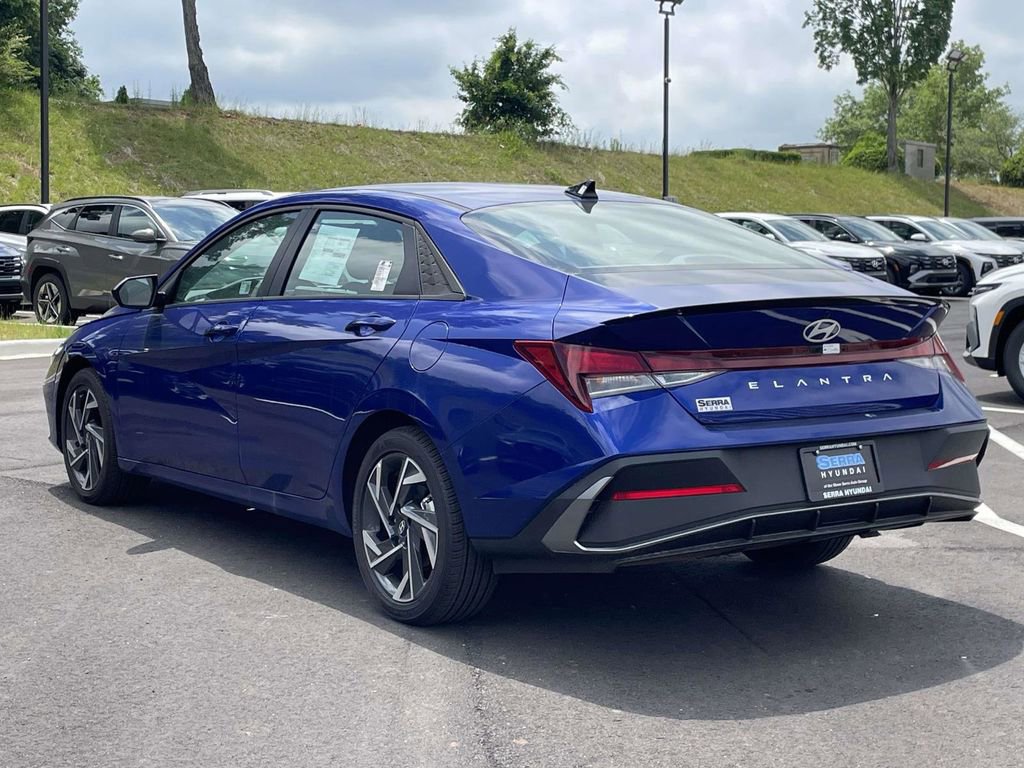 Used 2025 Hyundai Elantra Sport FWD image 5