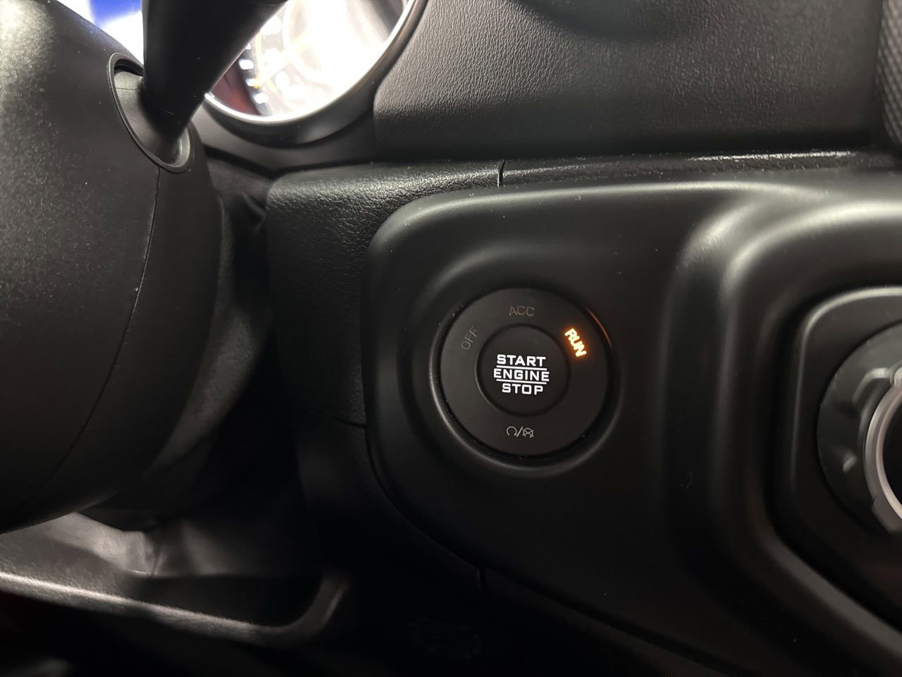 Used 2021 Jeep Wrangler Unlimited Sahara w/ LED Lighting Group AWD/4WD image 25