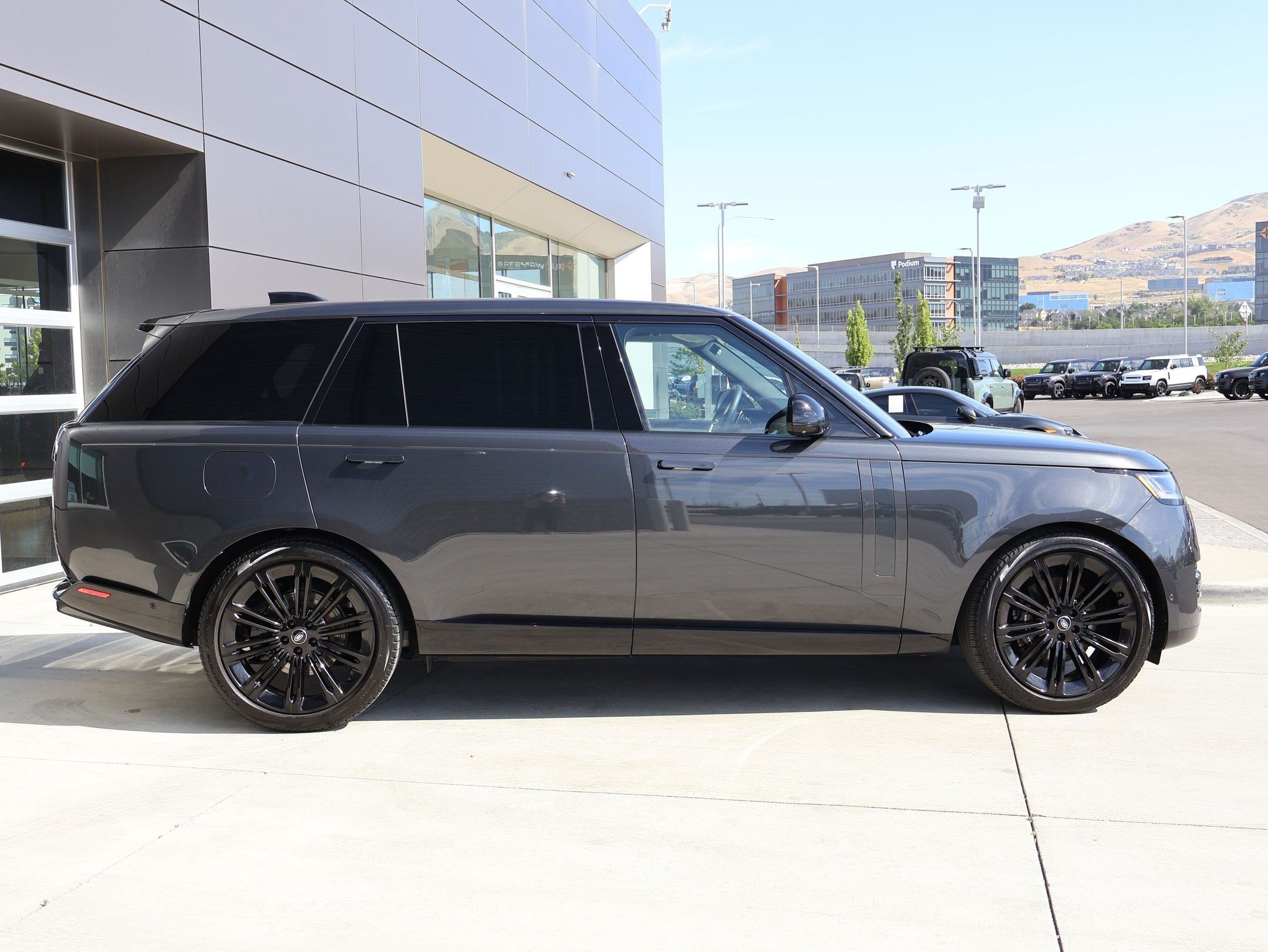 Certified 2024 Land Rover Range Rover Long Wheelbase SE AWD/4WD image 5