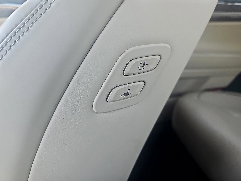 Used 2019 Genesis G90 3.3T Premium image 17