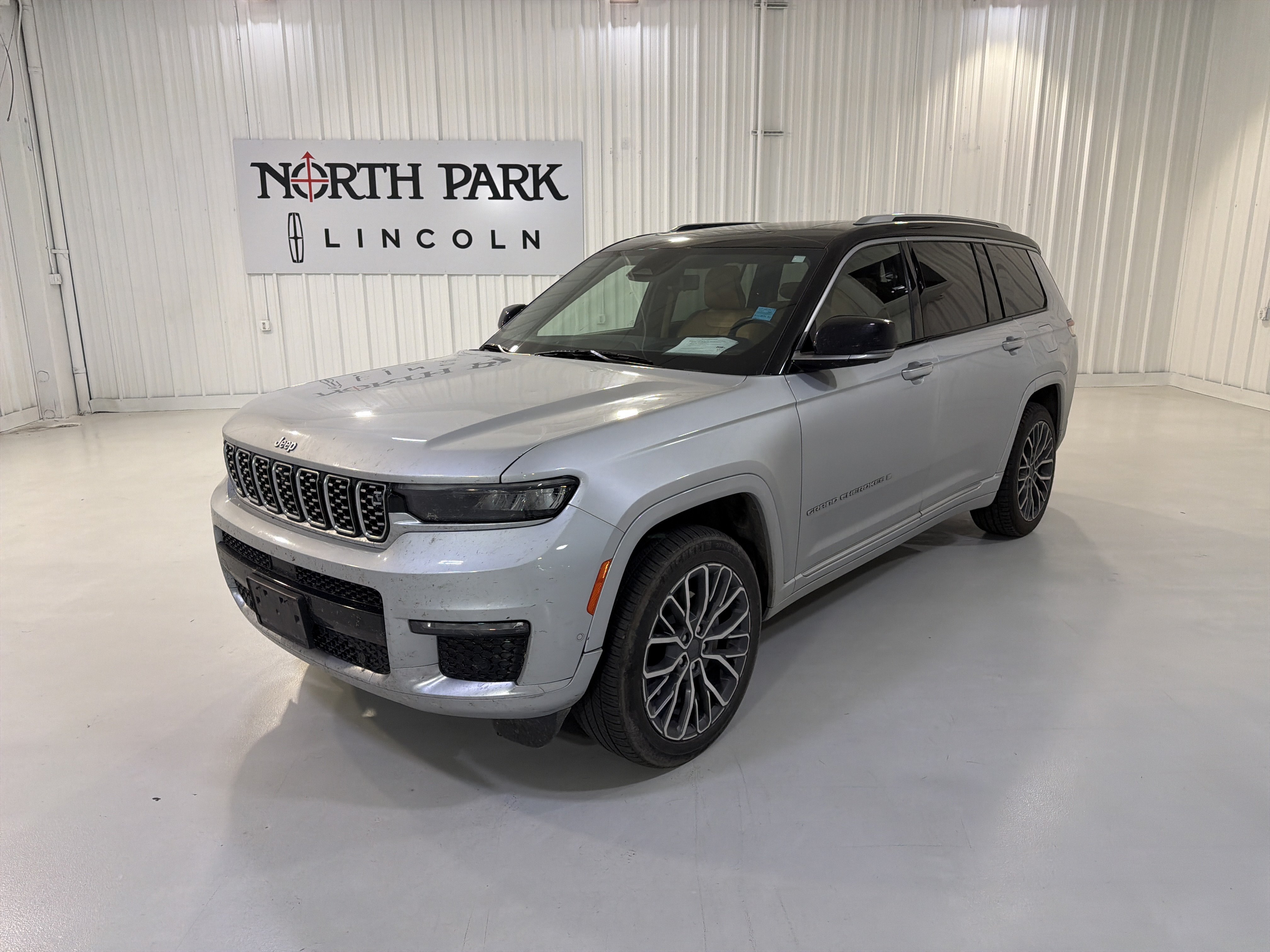 Used 2023 Jeep Grand Cherokee L Summit AWD/4WD image 1