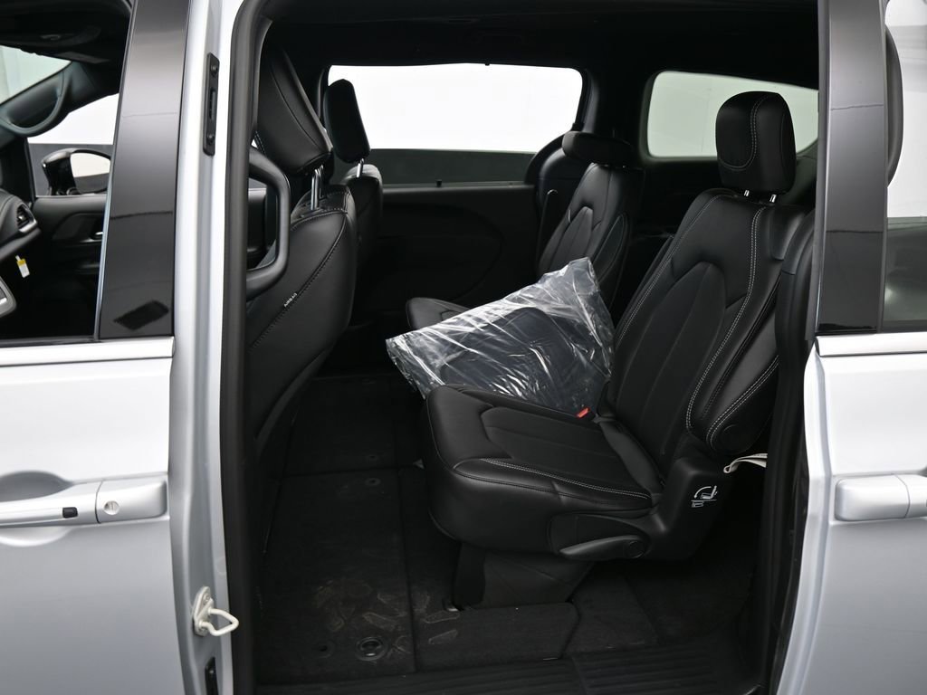 New 2026 Chrysler Pacifica Select image 25