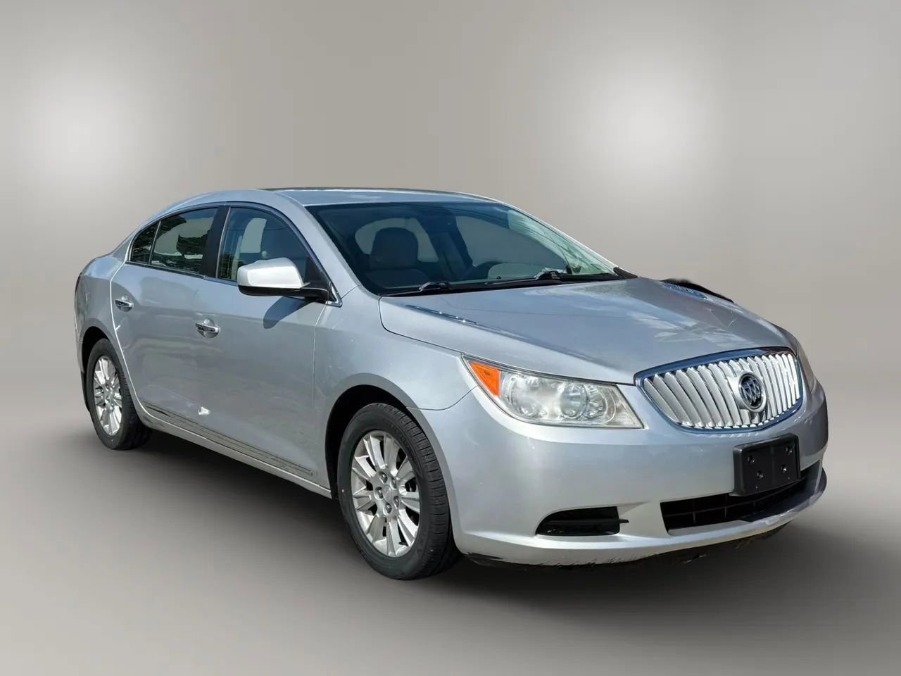 Used 2010 Buick LaCrosse CX image 2