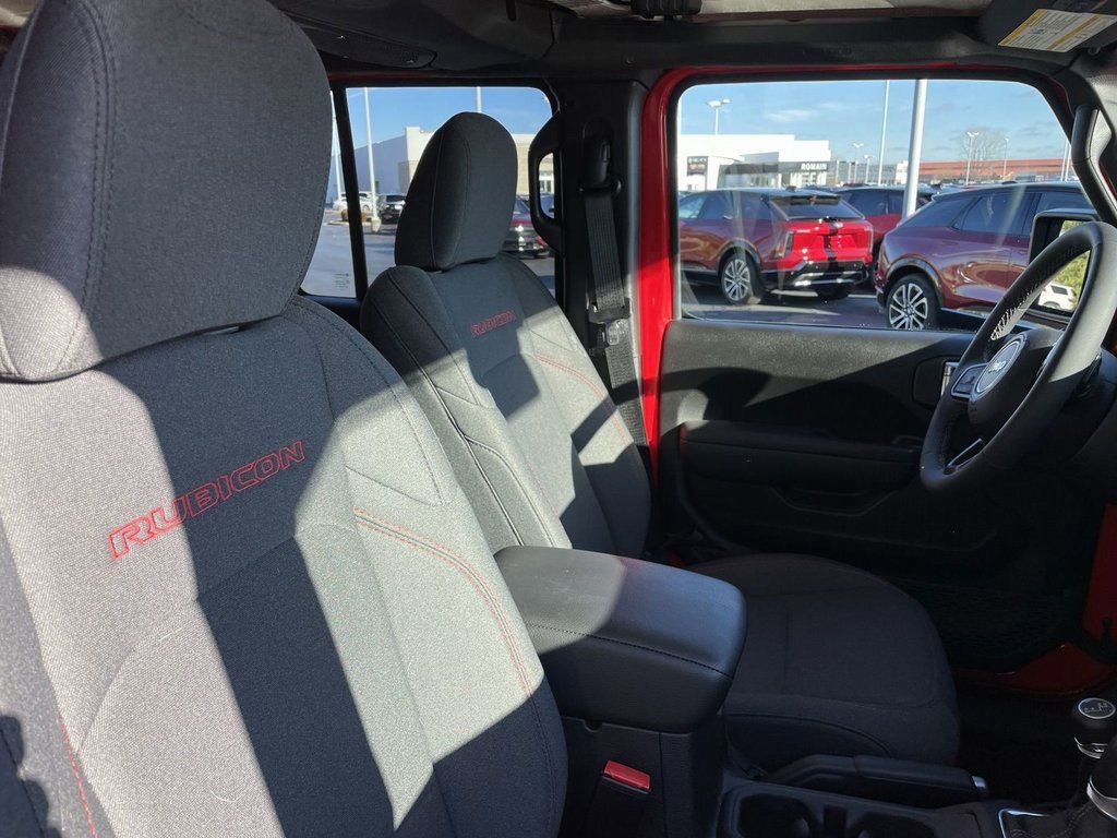 Used 2025 Jeep Wrangler Rubicon w/ Convenience Group image 16