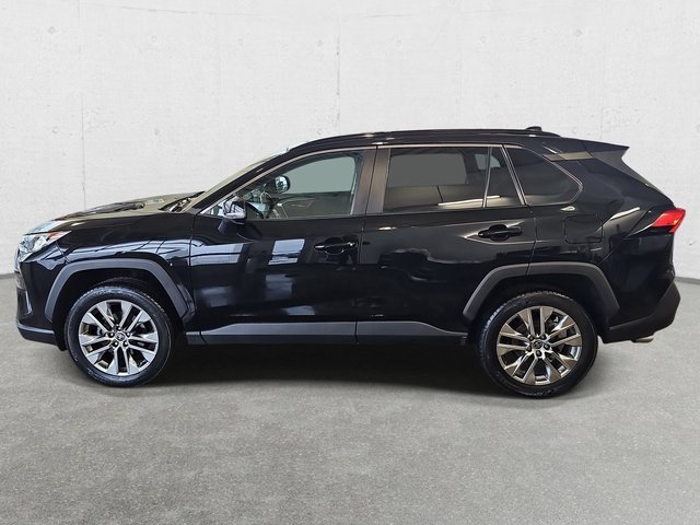 Used 2021 Toyota RAV4 XLE Premium image 8