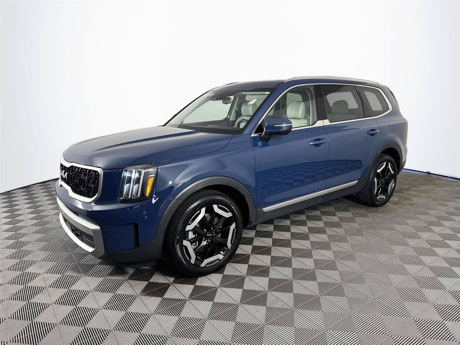 Certified 2023 Kia Telluride EX w/ EX Captain's Chair Package FWD video 1