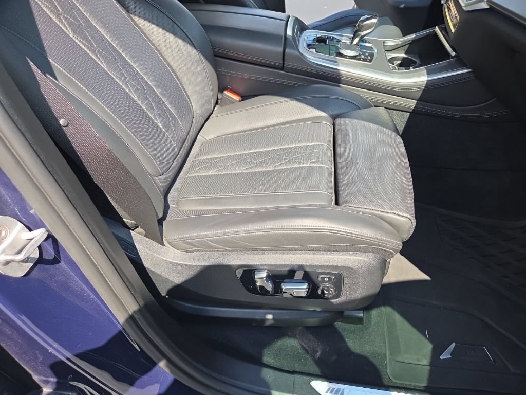 Used 2020 BMW X5 M50i w/ Executive Package AWD/4WD image 16