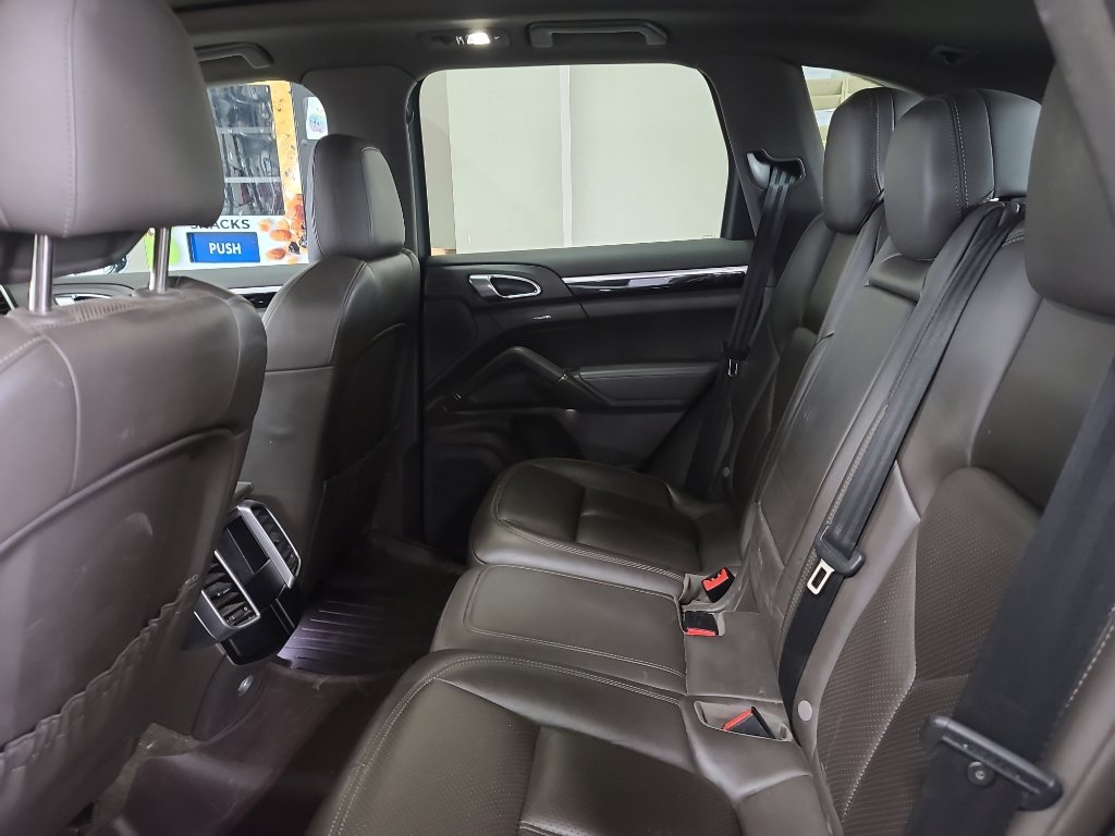 Used 2016 Porsche Cayenne Diesel image 11