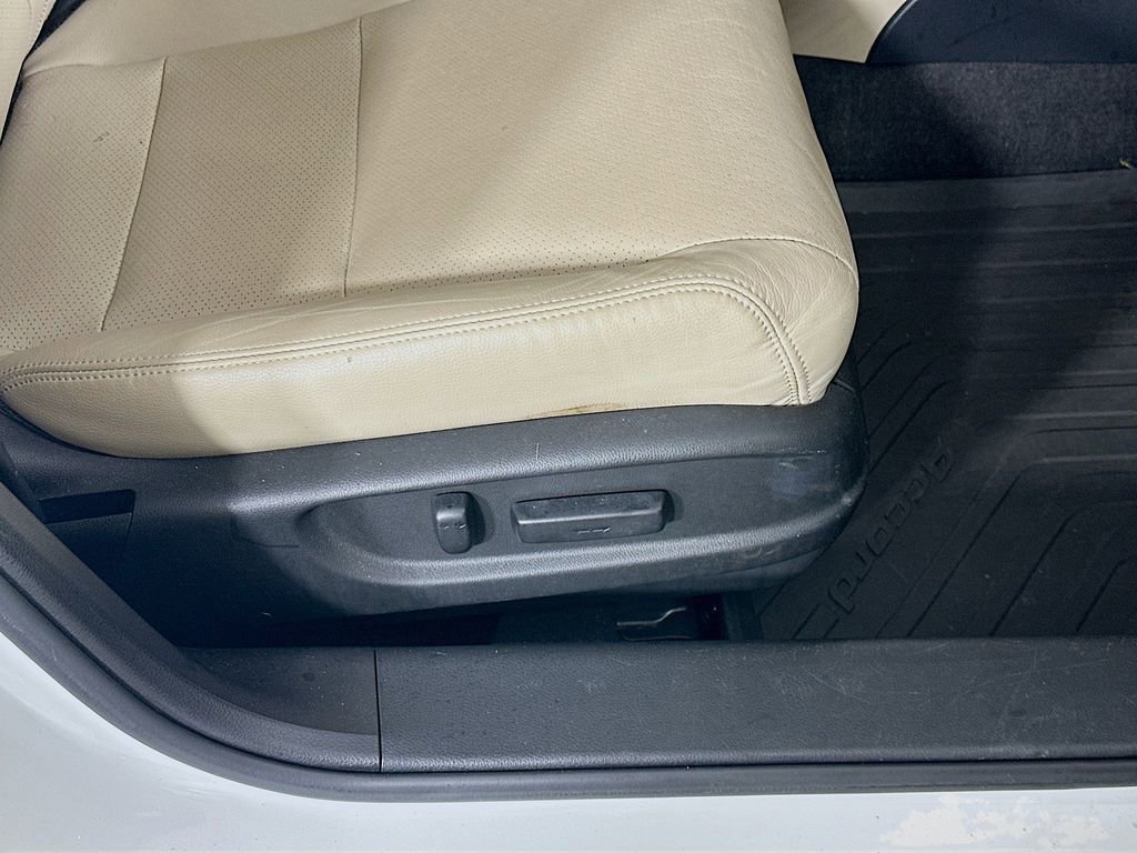 Used 2017 Honda Accord Touring image 23